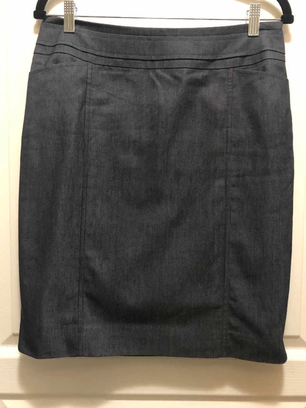 Women’s Halogen by Nordstrom pencil skirt size 10 navy pinstripe side zip